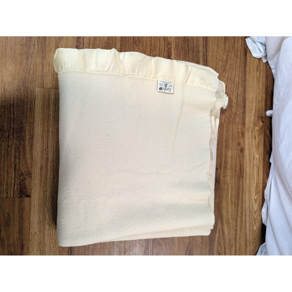Vintage Faribo 100% Wool Satin Edge Cream Ivory Blanket